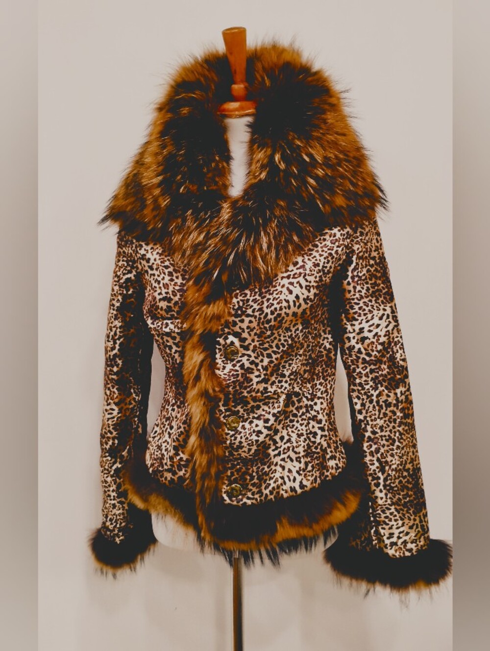 STUNNING FOX TRIMMED JACKET NWOT - Picture 9 of 15